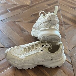 Nike Women’s TC 7900 'Sail' - Like new - 8